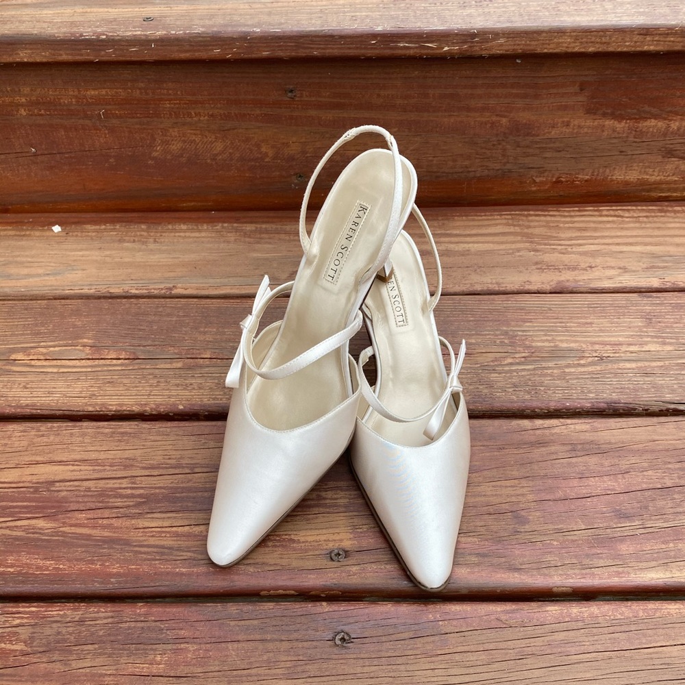 Karen Scott elegant vintage heel